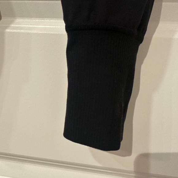 Simple Black LuluLemon Leggings - Picture 4 of 7